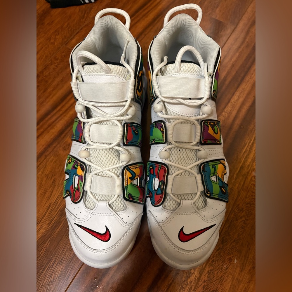 Nike Air More Uptempo
Peace, Love, Swoosh - Picture 2 of 9